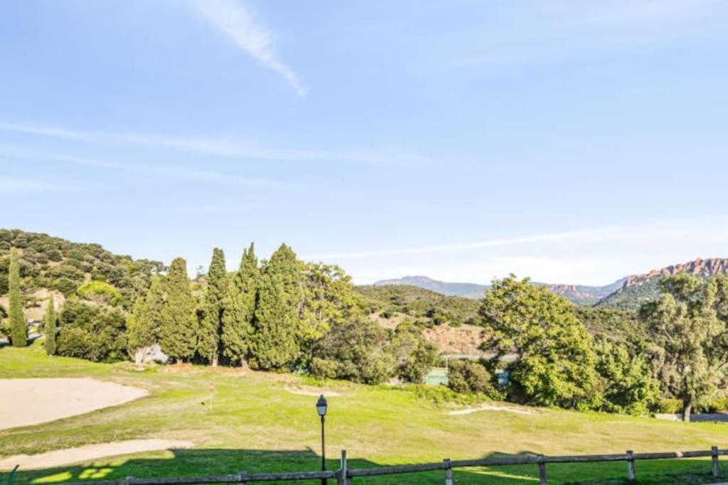 Superbe Appartement Village Cap Esterel 4P Climatise Saint-Raphaël Exterior foto